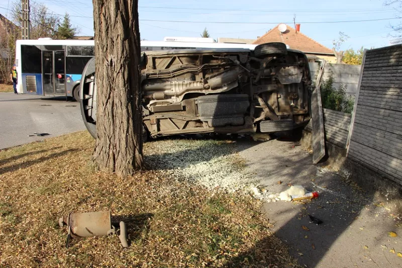 Halálos kimenetelű közúti közlekedési baleset történt Tatabányán, 2019. október 20-án.
