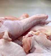 Ne vedd meg őket! Ezek a csirkehúsok veszélyesek a magyar boltokban