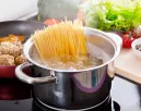Elfelejtheted az összetapadt tésztát: ezt az egy hibát követik el a legtöbben főzés közben Elfelejtheted az összetapadt tésztát: ezt az egy hibát követik el a legtöbben főzés közben